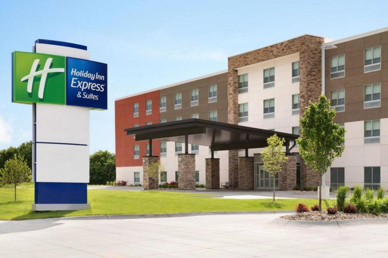 Holiday Inn Express & Suites Rhinelander By Ihg Bagian luar foto