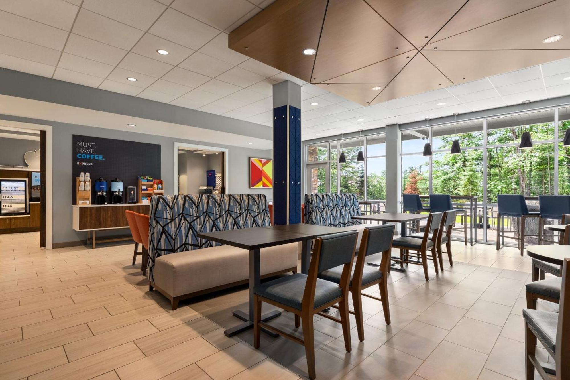 Holiday Inn Express & Suites Rhinelander By Ihg Bagian luar foto