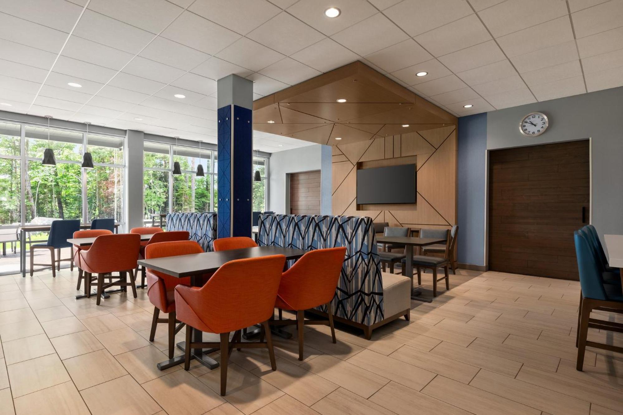 Holiday Inn Express & Suites Rhinelander By Ihg Bagian luar foto