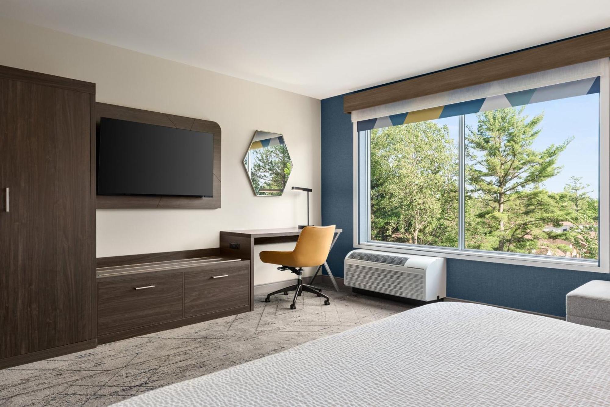 Holiday Inn Express & Suites Rhinelander By Ihg Bagian luar foto