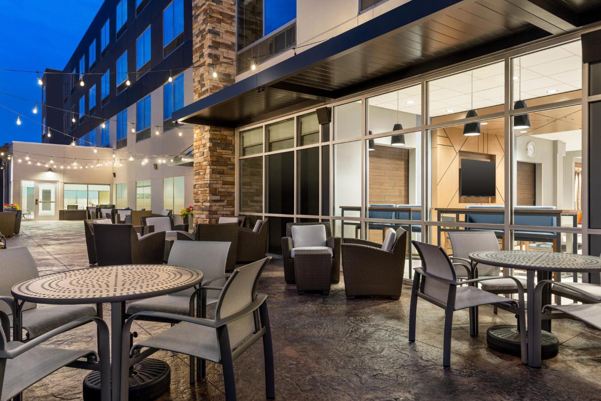 Holiday Inn Express & Suites Rhinelander By Ihg Bagian luar foto