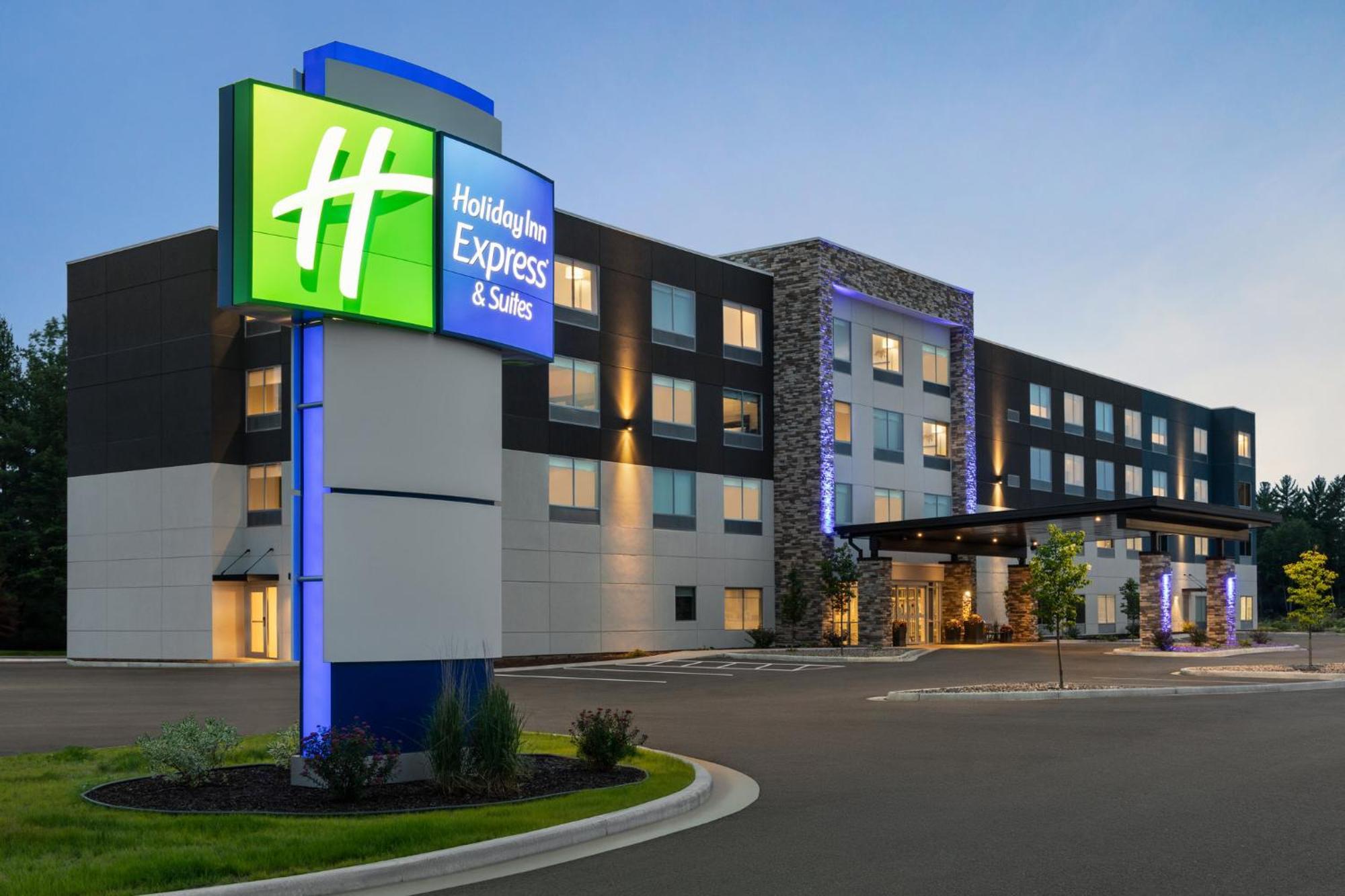 Holiday Inn Express & Suites Rhinelander By Ihg Bagian luar foto