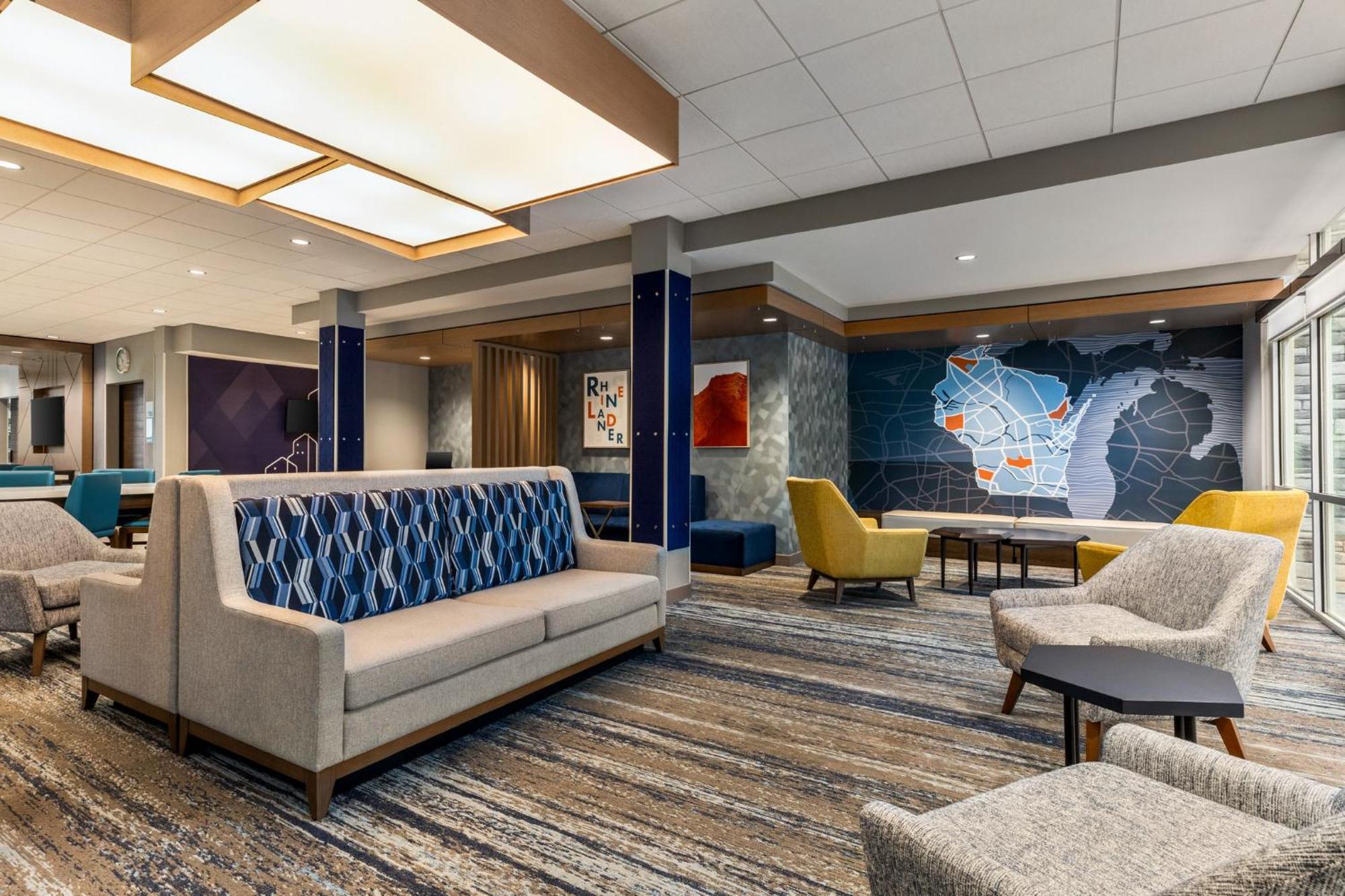 Holiday Inn Express & Suites Rhinelander By Ihg Bagian luar foto