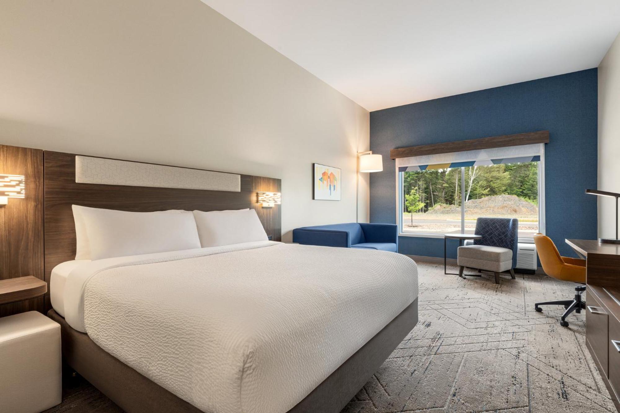 Holiday Inn Express & Suites Rhinelander By Ihg Bagian luar foto